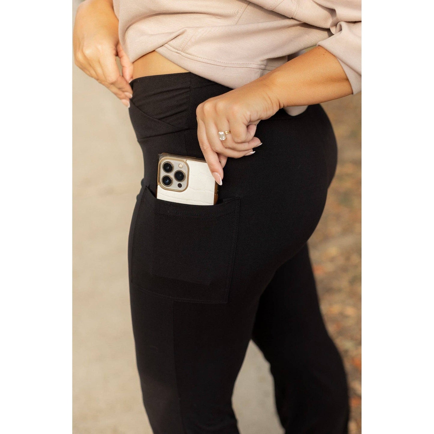 The Liz - Crossover 30" Bootcut Leggings with Pockets Roun