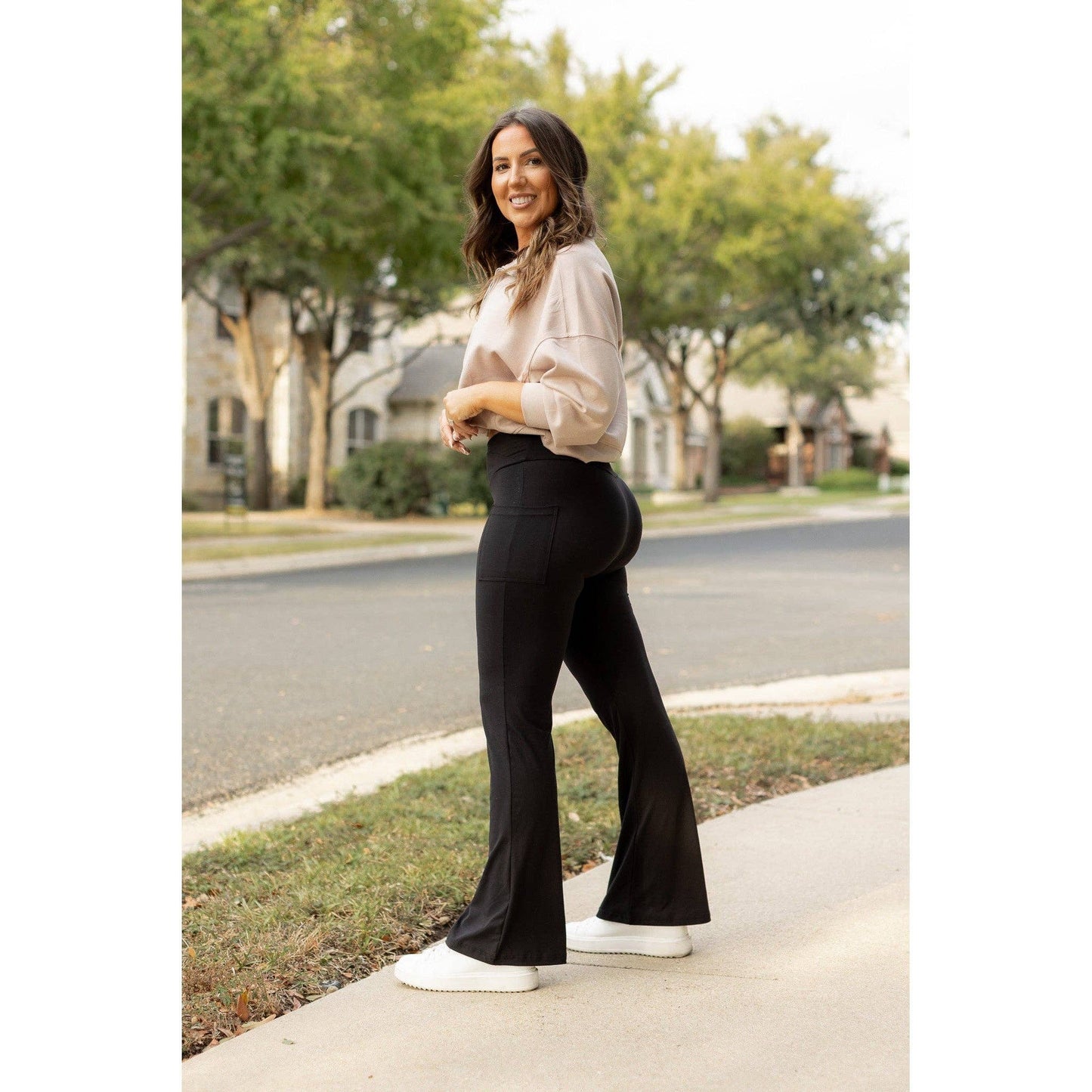 The Liz - Crossover 30" Bootcut Leggings with Pockets Roun