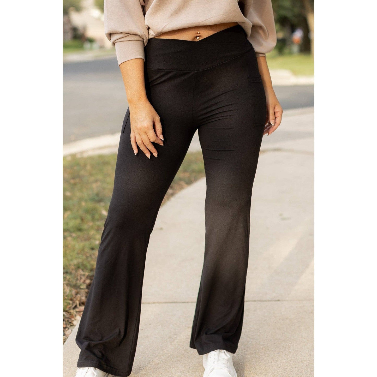 The Liz - Crossover 30" Bootcut Leggings with Pockets Roun