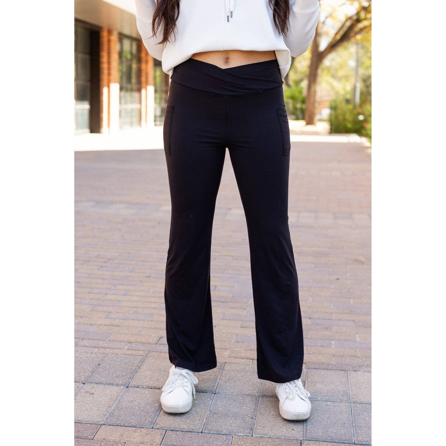 The Liz - Crossover 30" Bootcut Leggings with Pockets Roun