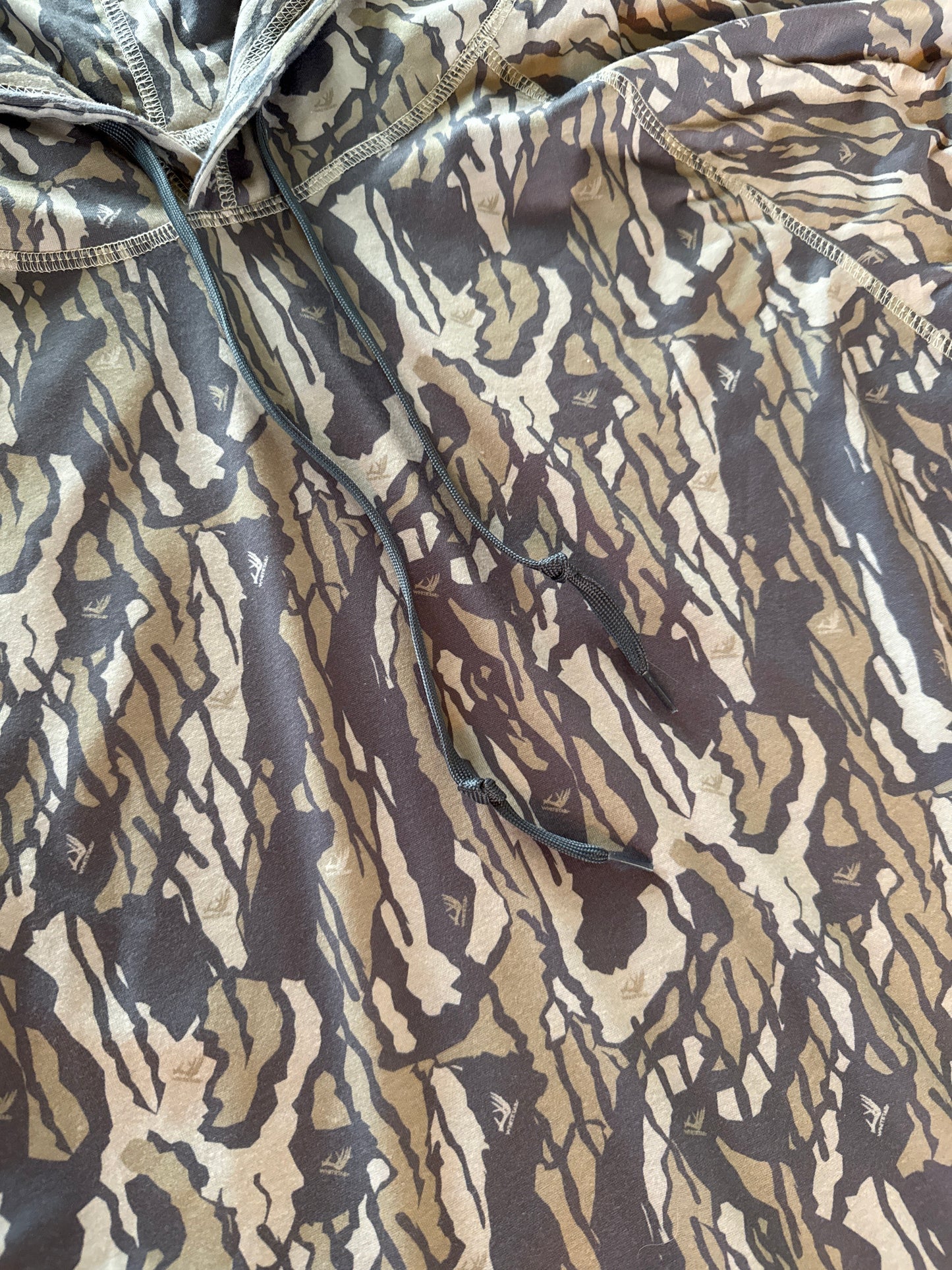New !!! Whitetail Co. RUT Lightweight Hoodie Faded Old Tree Bark