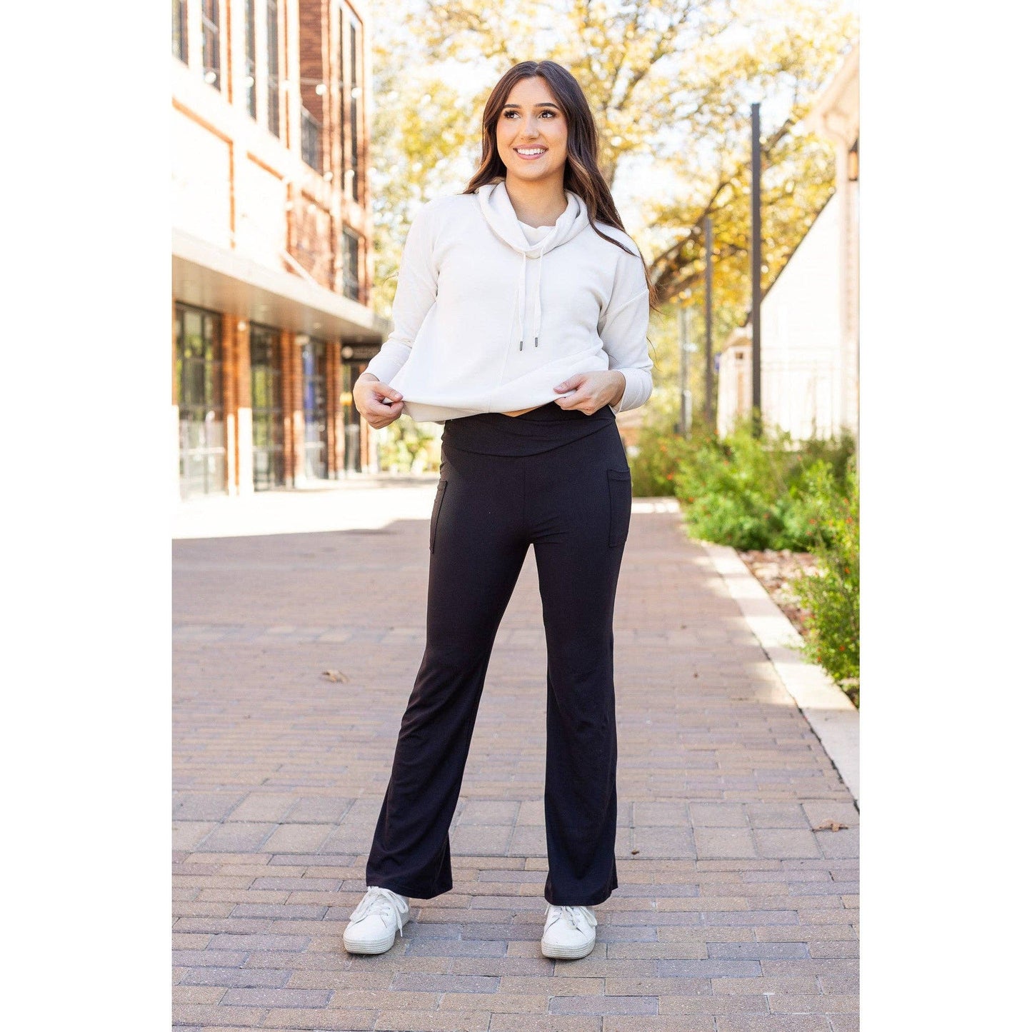 The Liz - Crossover 30" Bootcut Leggings with Pockets Roun