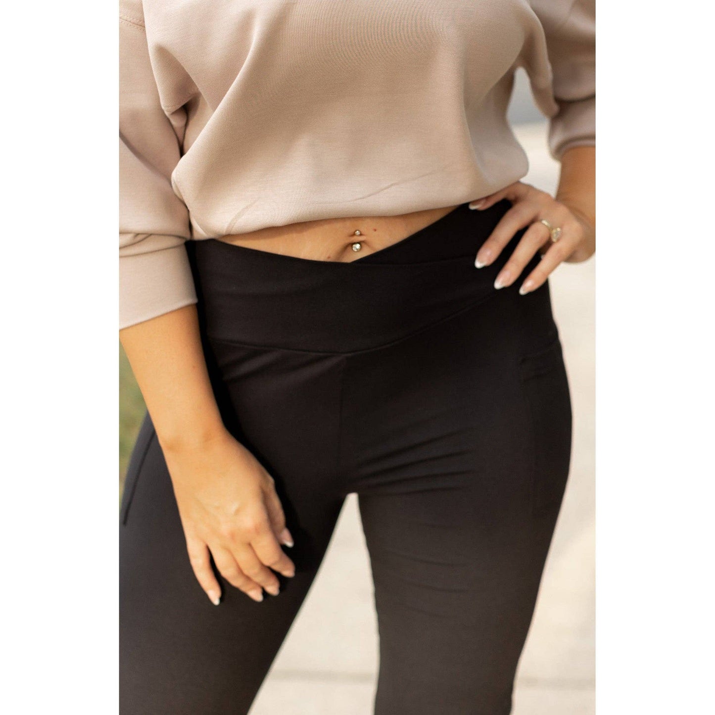 The Liz - Crossover 30" Bootcut Leggings with Pockets Roun