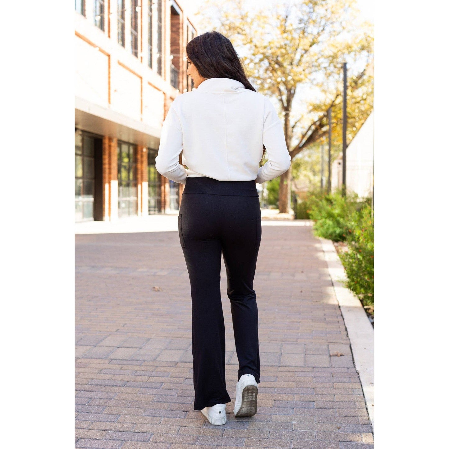 The Liz - Crossover 30" Bootcut Leggings with Pockets Roun