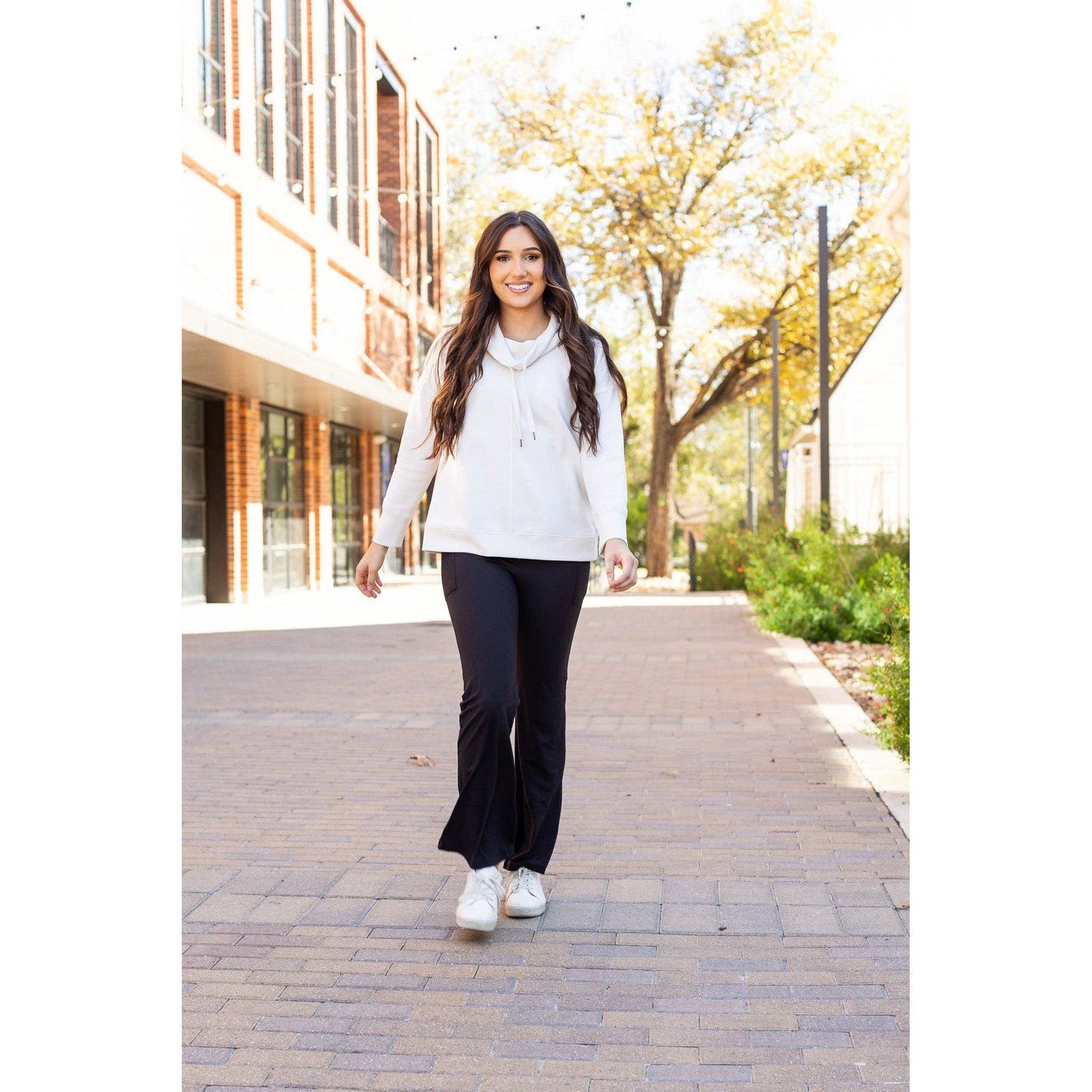 The Liz - Crossover 30" Bootcut Leggings with Pockets Roun