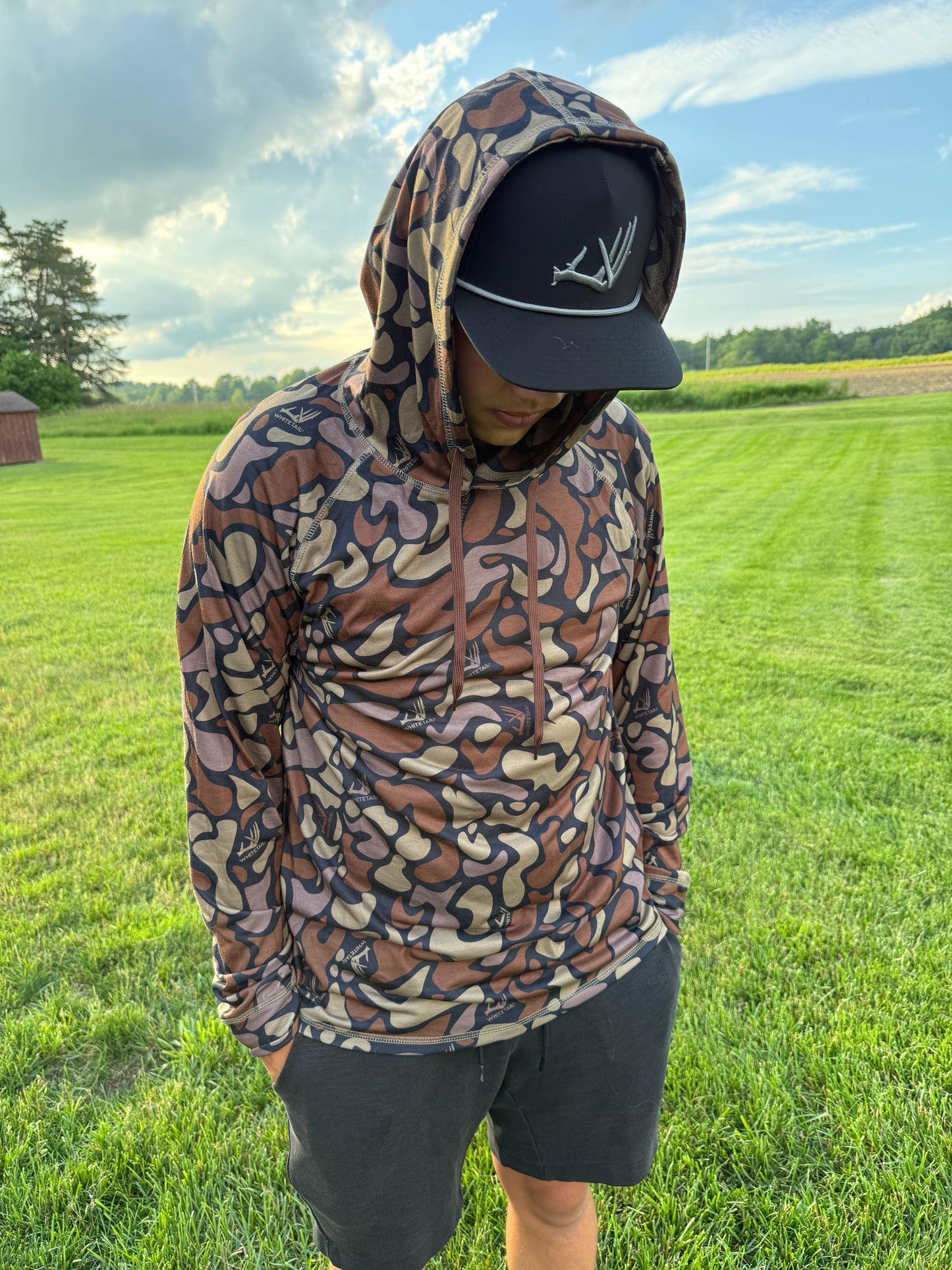 New !!! Whitetail Co. RUT Lightweight Hoodie Dark Old Camo