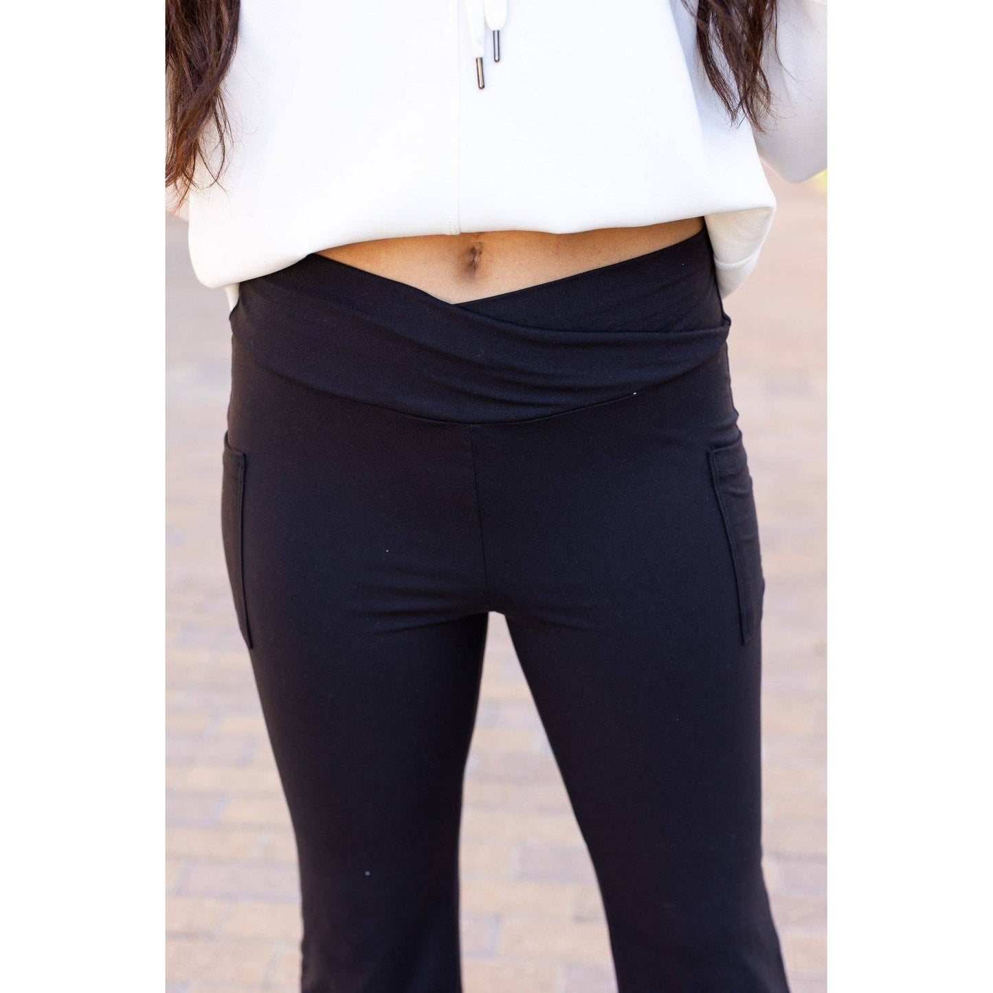 The Liz - Crossover 30" Bootcut Leggings with Pockets Roun