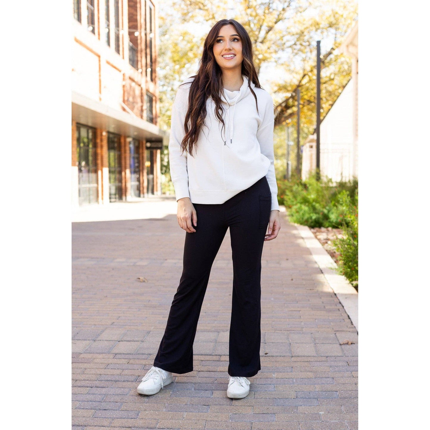 The Liz - Crossover 30" Bootcut Leggings with Pockets Roun