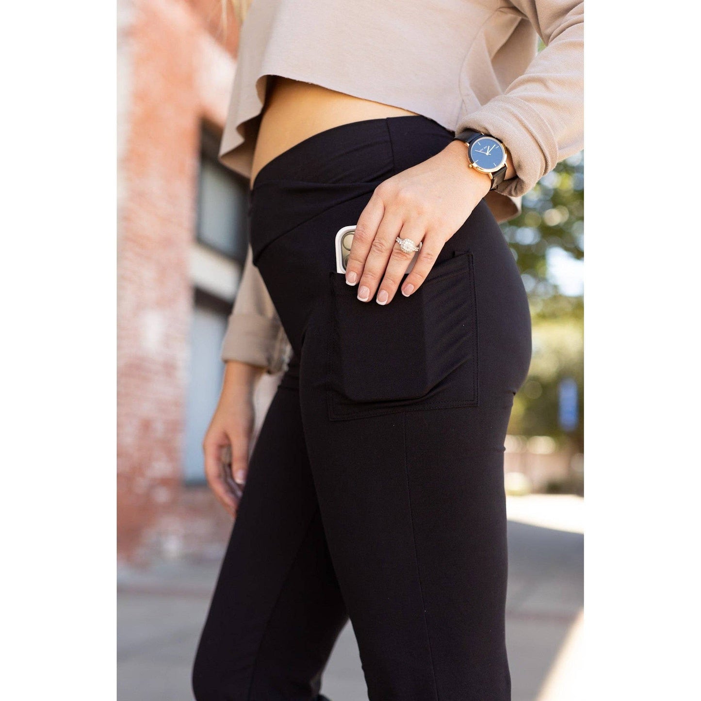 The Liz - Crossover 30"  Bootcut Leggings with Pockets Roun