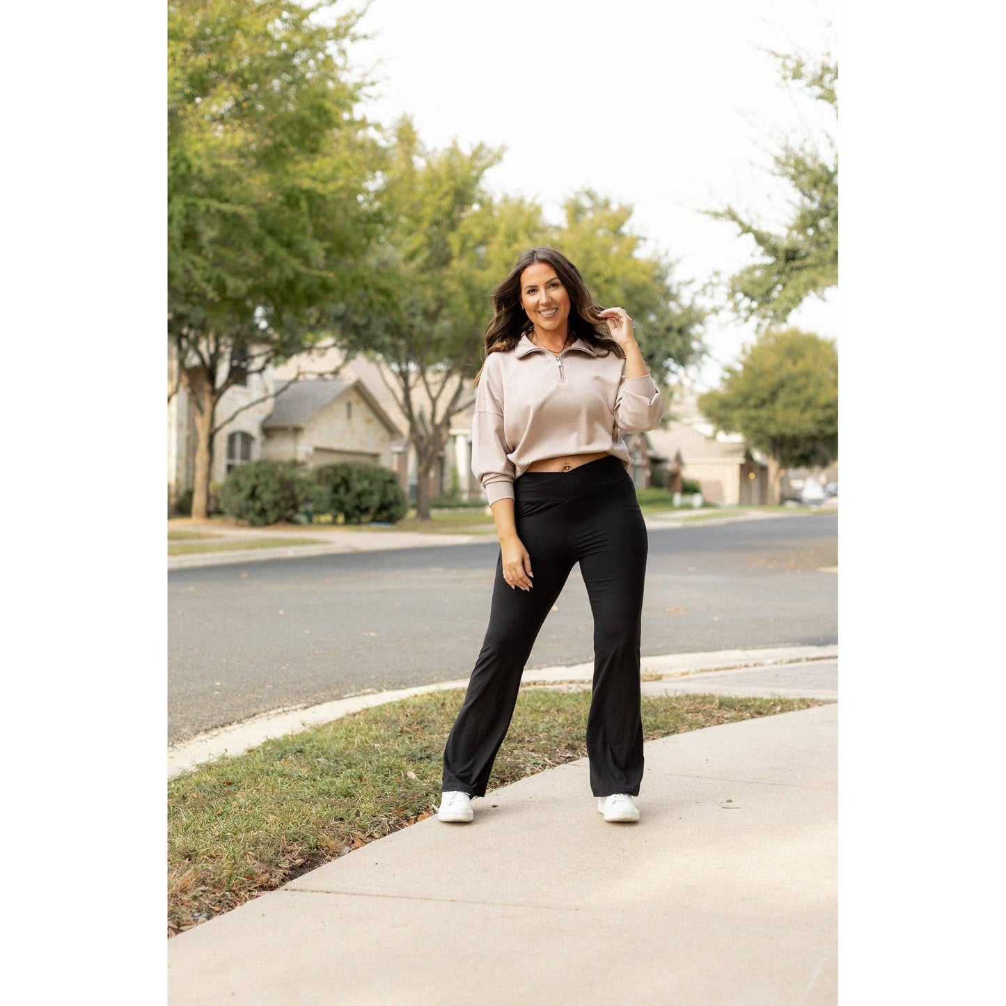 The Liz - Crossover 30"  Bootcut Leggings with Pockets Roun