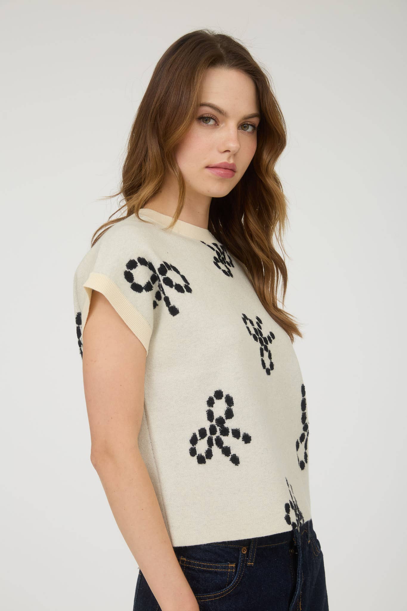 BOW PATTERN ROUND NECK SHORT SLEEVE KNIT SWEATER