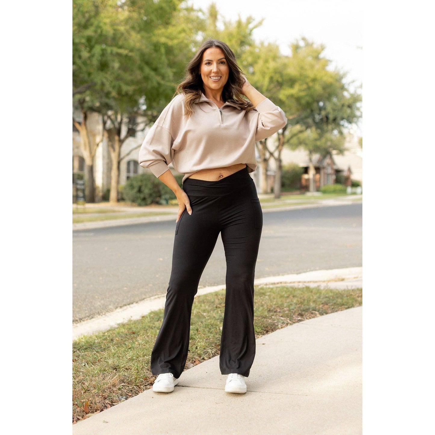 The Liz - Crossover 30"  Bootcut Leggings with Pockets Roun