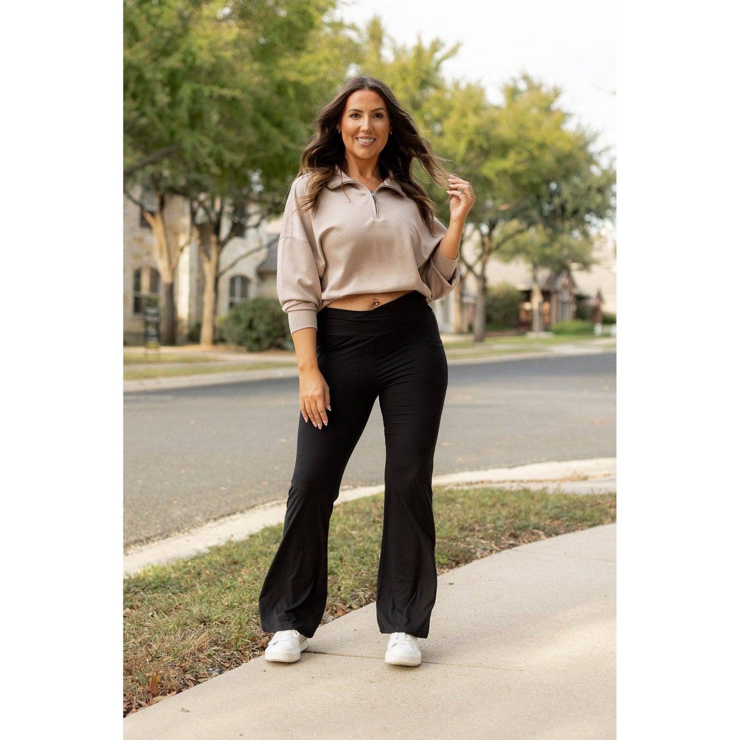 The Liz - Crossover 30"  Bootcut Leggings with Pockets Roun