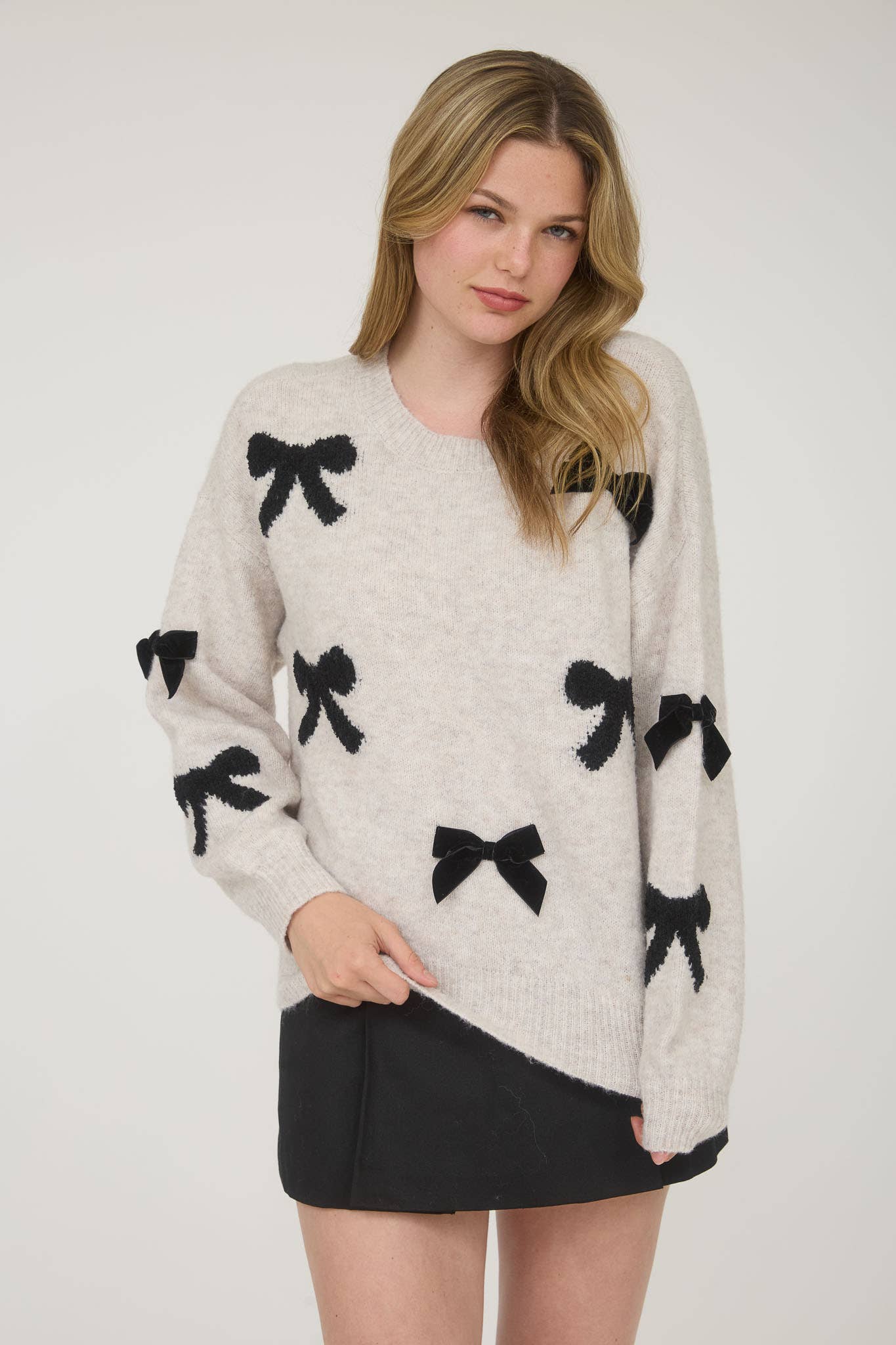 BOW PATTERN LONG SLEEVE KNIT SWEATER