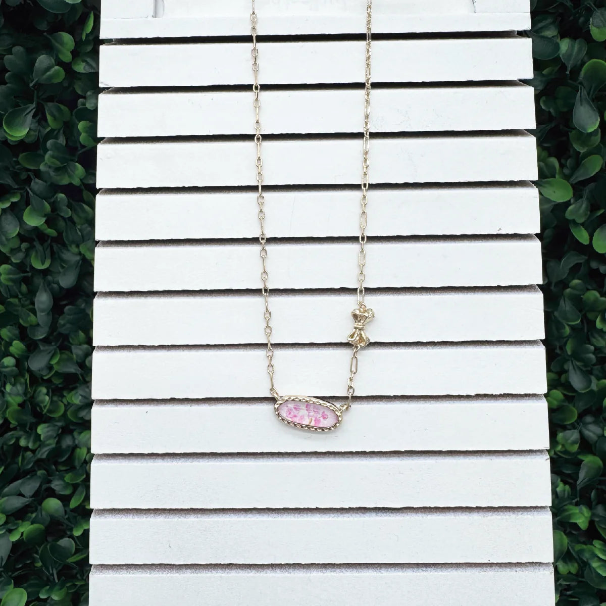 My Golden Bling Necklace: Floral Bow White
