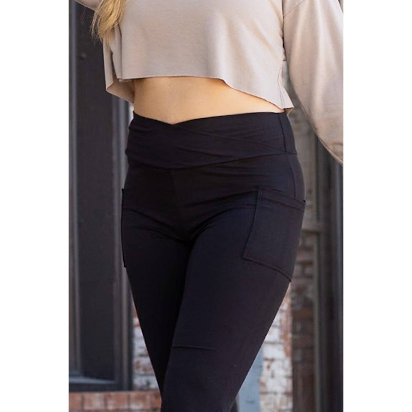 The Liz - Crossover 30"  Bootcut Leggings with Pockets Roun