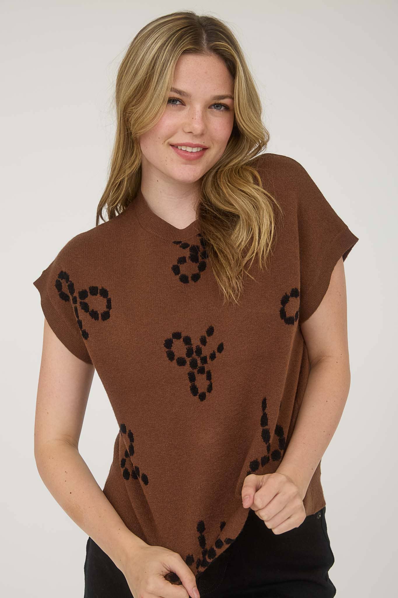 BOW PATTERN ROUND NECK SHORT SLEEVE KNIT SWEATER
