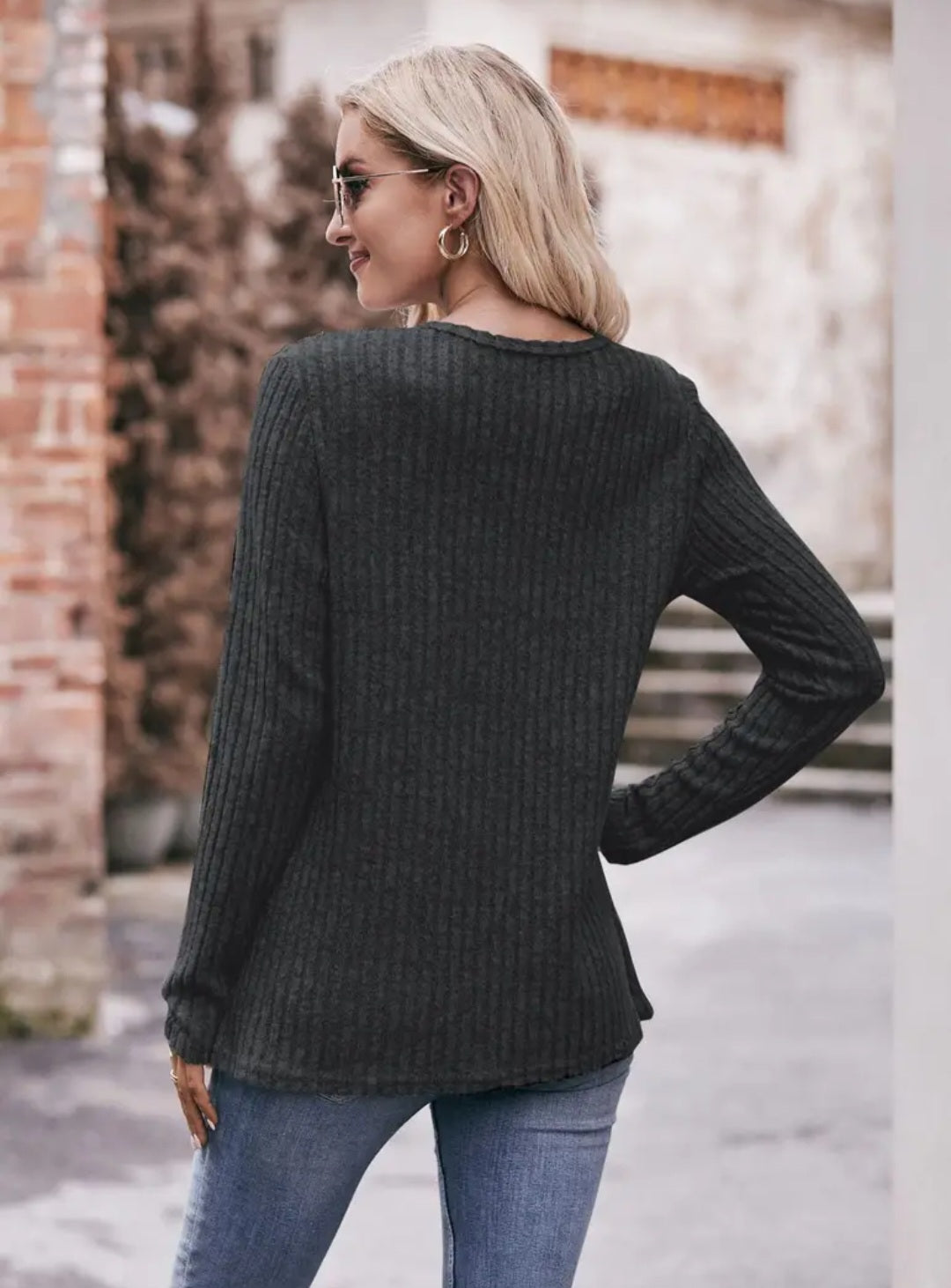Women's Round Neck Solod Color Sweater