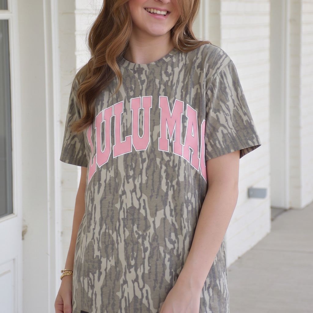 Lulu Mac MOSSY OAK BOTTOMLAND PRINT TEE W/ LIGHT PINK