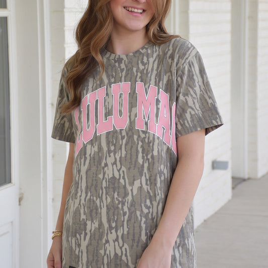 Lulu Mac MOSSY OAK BOTTOMLAND PRINT TEE W/ LIGHT PINK
