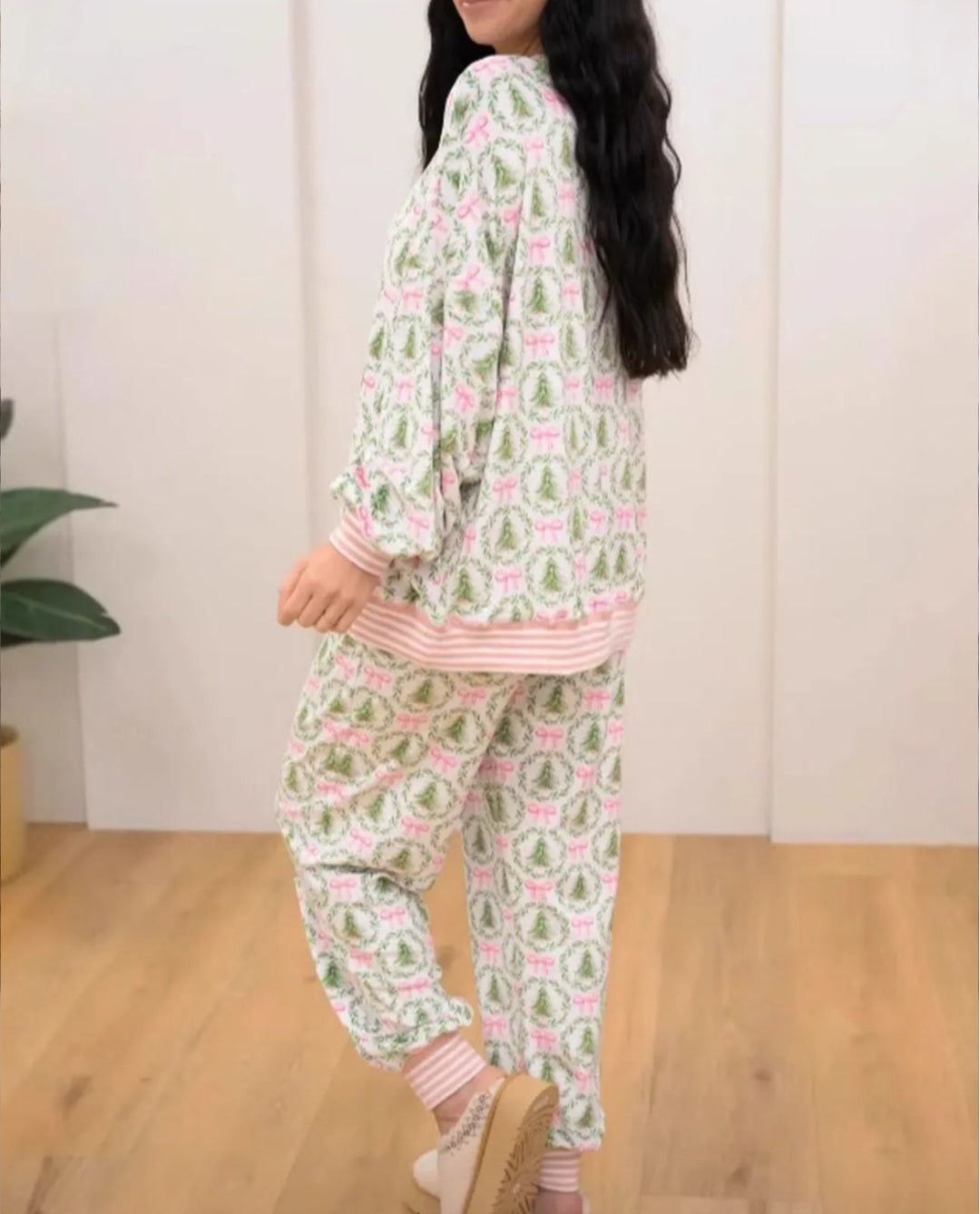 Elegant Christmas Print Long Sleeve Pajamas